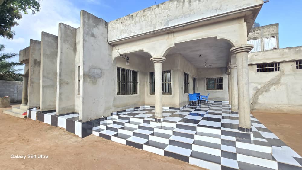 Villa 4 chambres en vente à Zanguera Klemé avec Titre Foncier personnel – 65 millions FCFA