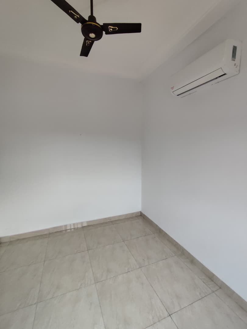 Appartement 2 chambres en location proche du goudron à Tokoin Hôpital – 200 000 FCFA