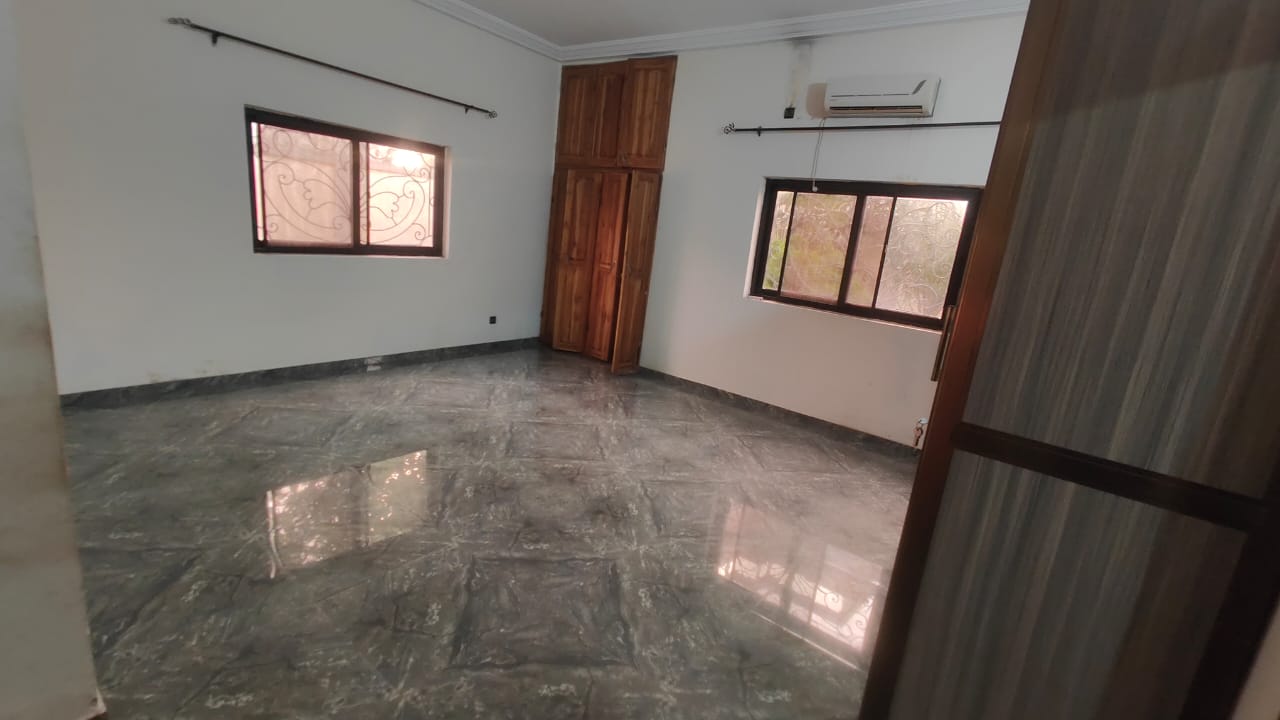 Villa 4 chambres à louer à Akato – 200 000 FCFA