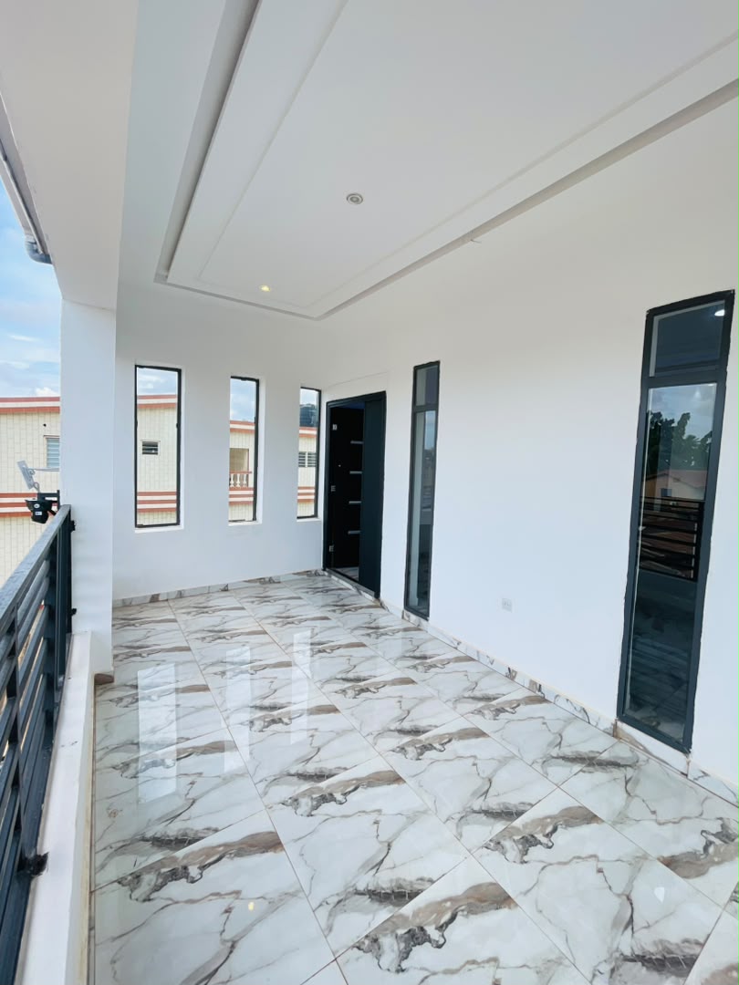 Villa 4 chambres de 150 m² à louer à Carrefour Agoè Coulcatché – 350 mill FCFA