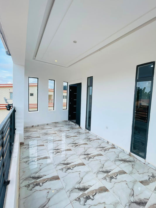 Villa 4 chambres de 150 m² à louer à Carrefour Agoè Coulcatché – 350 mill FCFA