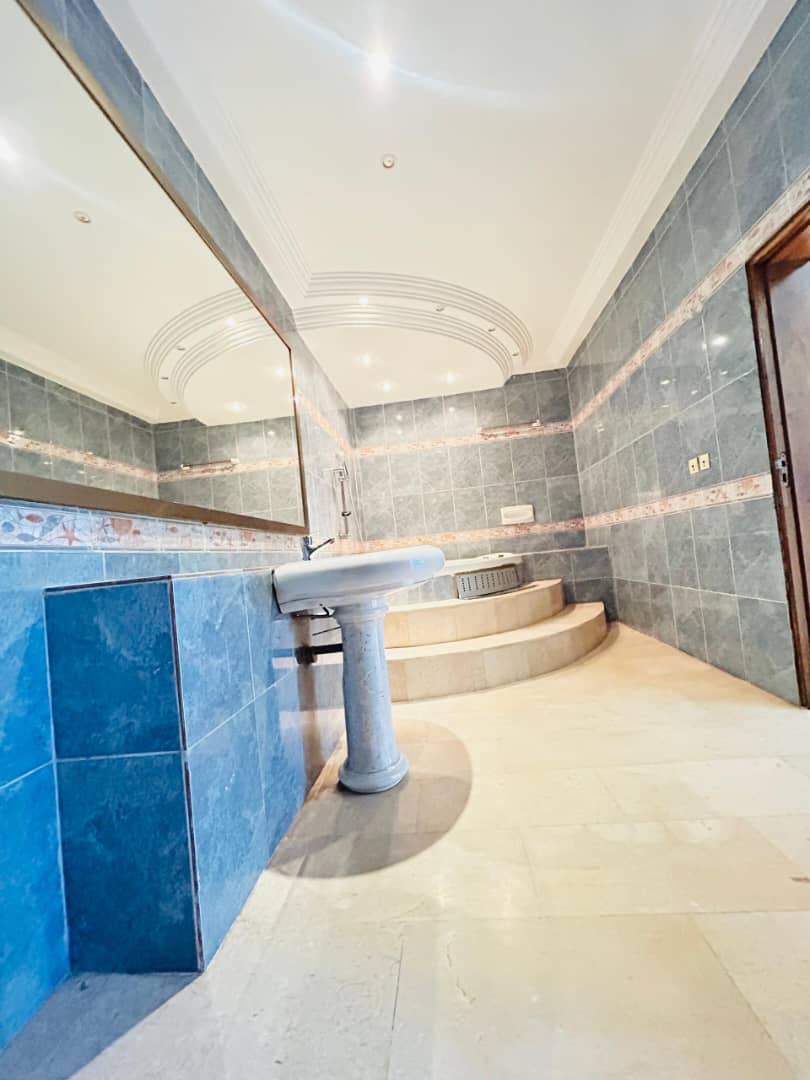 Villa duplex 6 chambres avec piscine en location à Togo 2000 – 1.600.000 FCFA