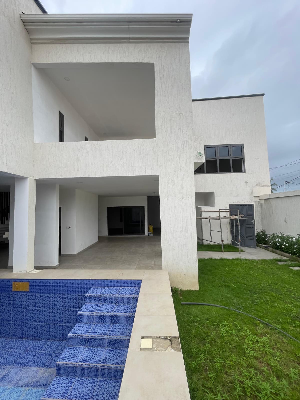 Villa duplex 4 chambres à louer à Tokoin Séminaire – 1 500 000 FCFA/mois