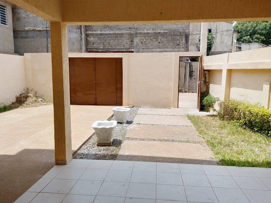 Villa duplex 4 chambres à louer à Soviépé – 350 000 FCFA