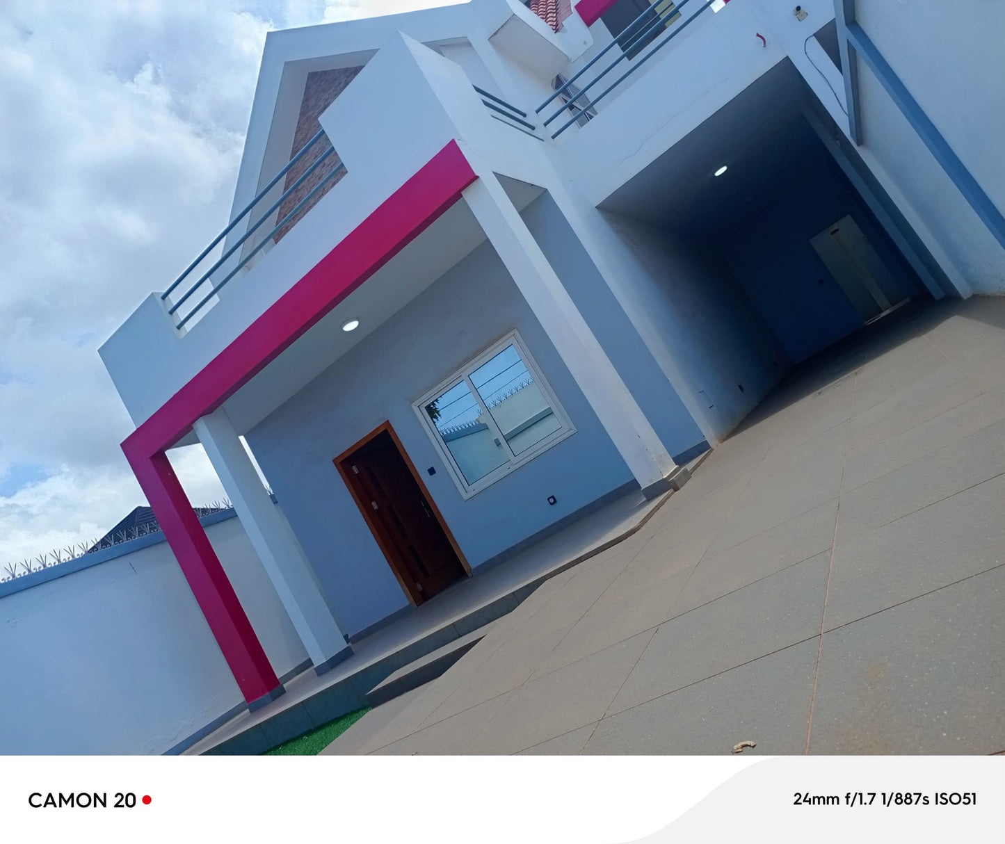 Villa duplex 4 chambres à louer à Kégué Tsinga – 600000 FCFA