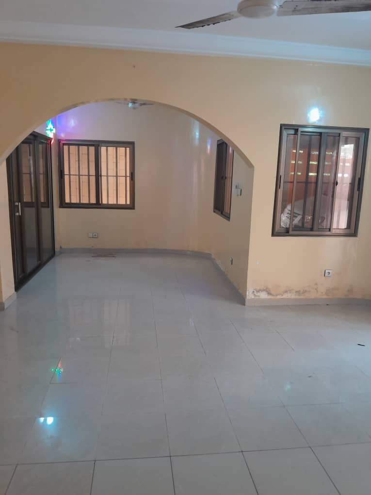 Villa 3 chambres à louer à Avepozo cité des amoureux – 150000 FCFA