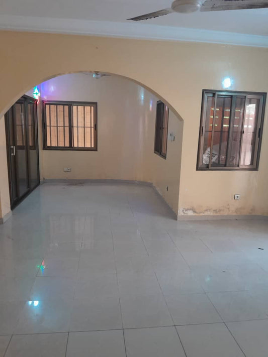 Villa 3 chambres à louer à Avepozo cité des amoureux – 150000 FCFA