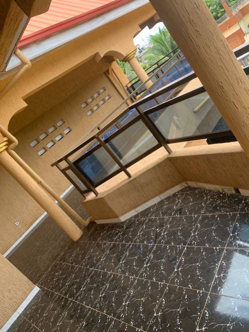 Appartement 4 chambres à louer à CEG Koshigan – 130 000 FCFA