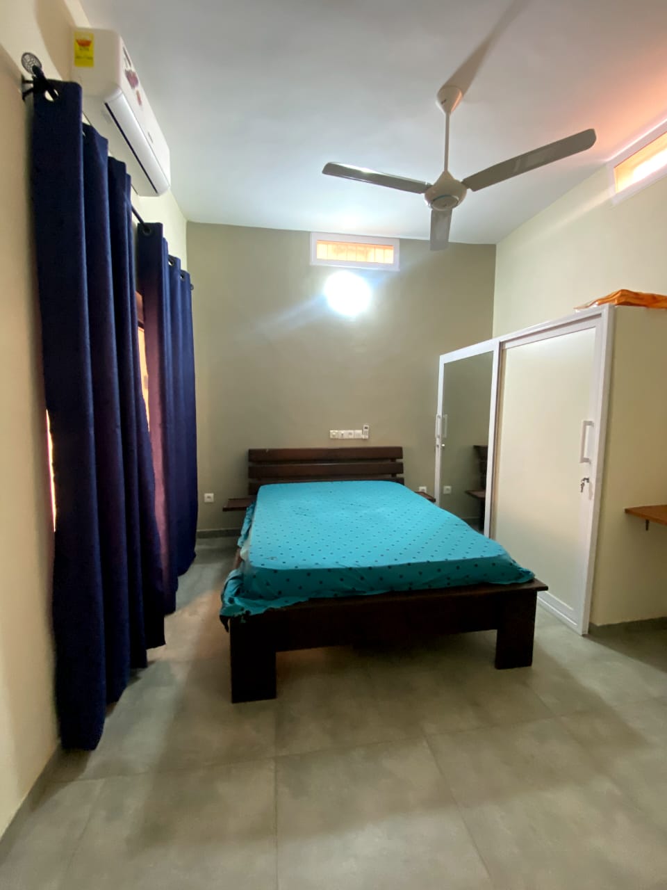 Villa duplex meublée 3 chambres à louer à Adidogomé cité MOKPOKPO – 350000 FCFA