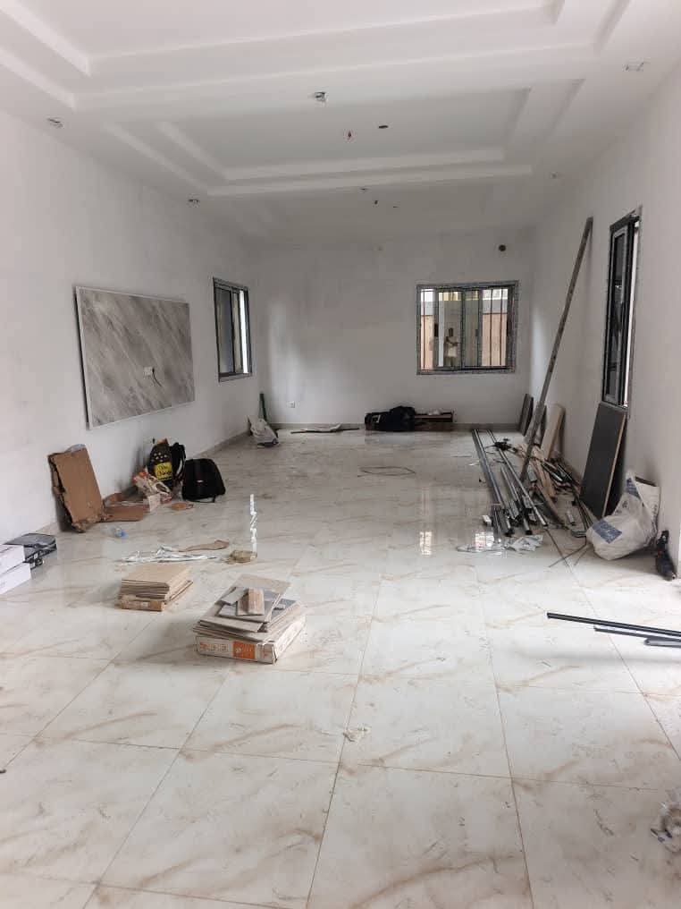 Villa 6 pièces en vente en bordure de goudron à Avedji Plateau – 160 millions FCFA