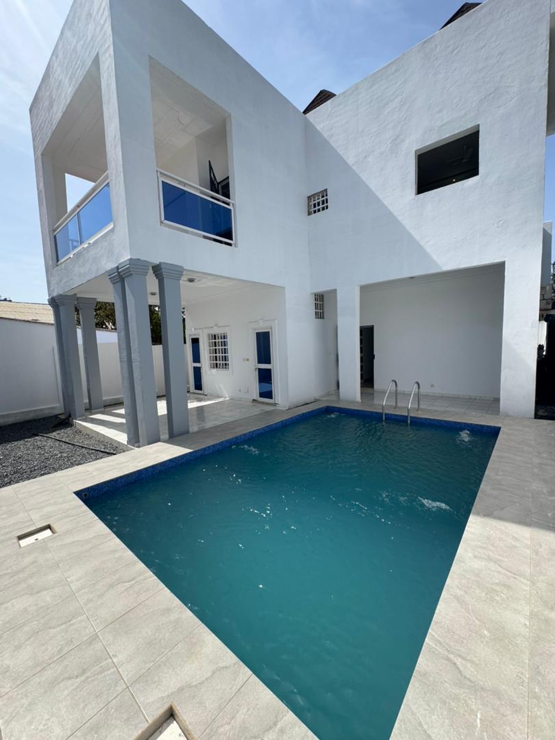 Villa duplex avec piscine 6 chambres à louer à Avedji – 1 000 000 FCFA