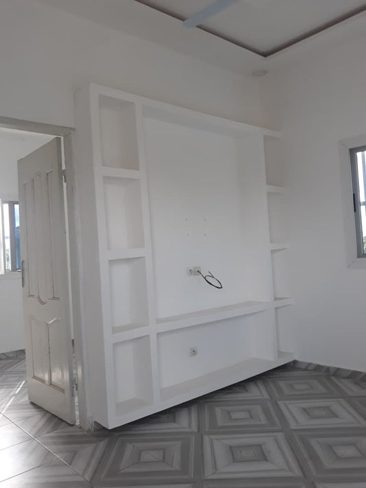 Chambre salon meublée à louer à Agoé Sogbossito – 50 000 FCFA