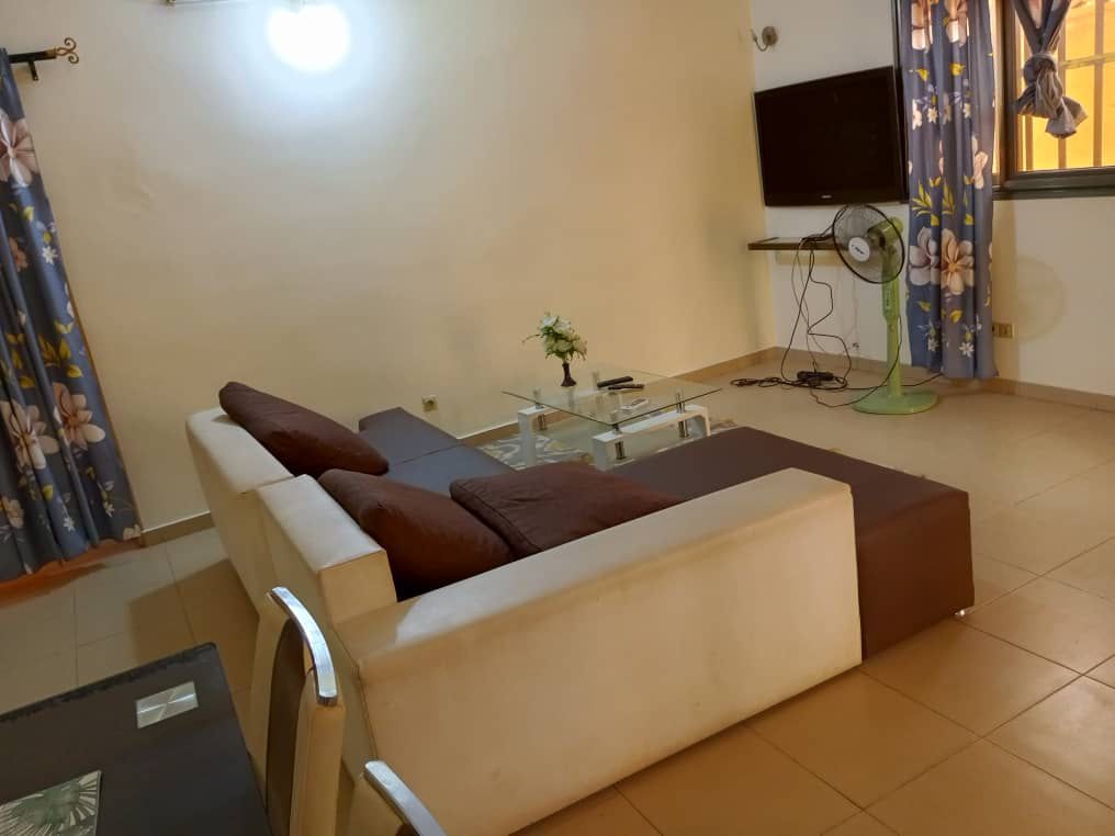 Villa meublée 2 chambres en location à Kegué – 300000 FCFA / mois