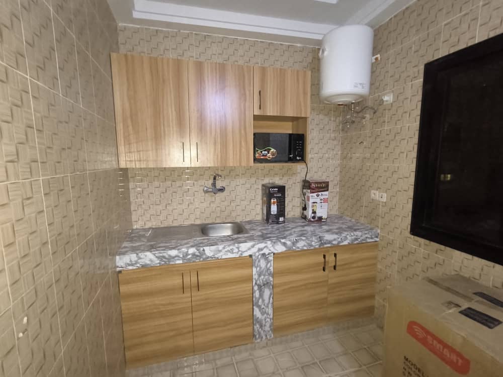 Appartement meublé chambre salon à louer à l'étage à Lomé Entreprise de l'union – 270000 FCFA