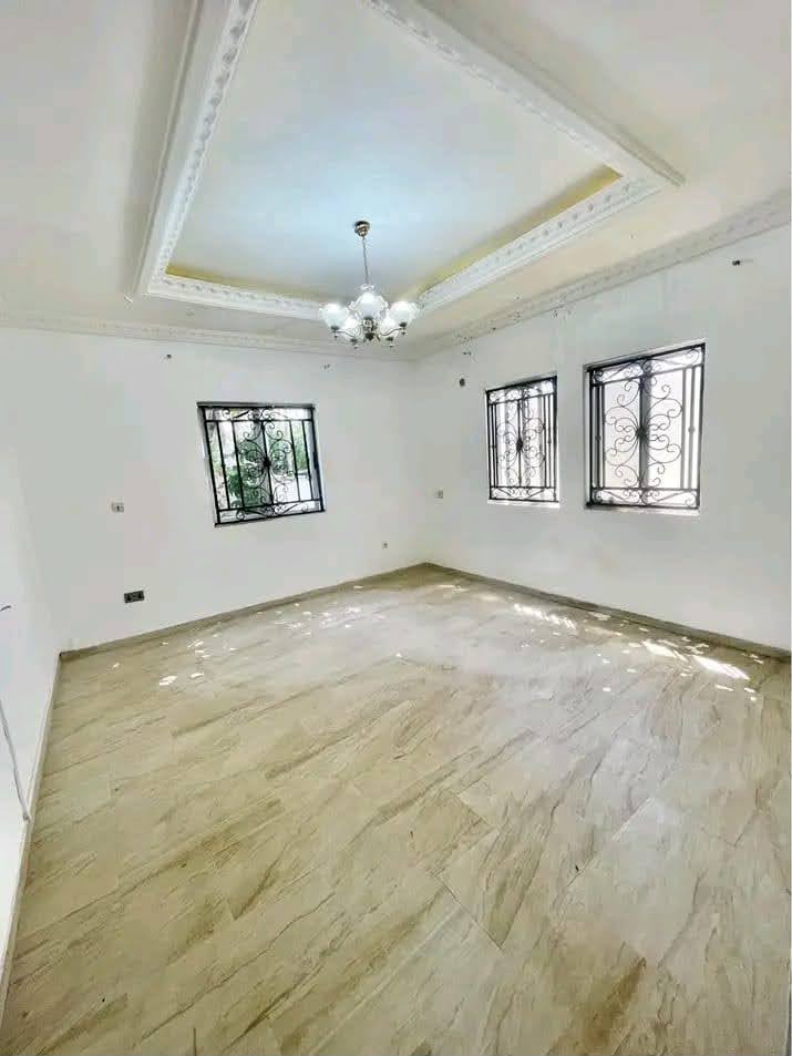 Villa de 3 chambres à louer à Tokoin hôpital – 300.000 FCFA