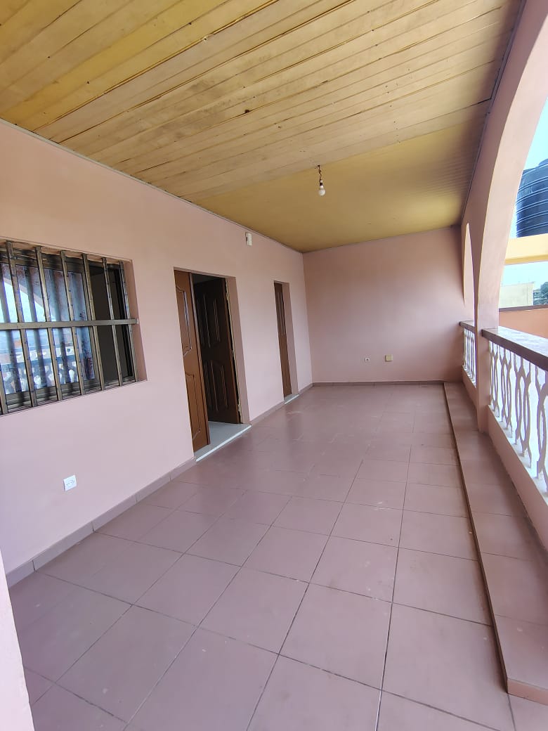 Appartement 3 chambres à louer à Gblenkome derrière pharmacie Maïna source de vie – 120 000 FCFA
