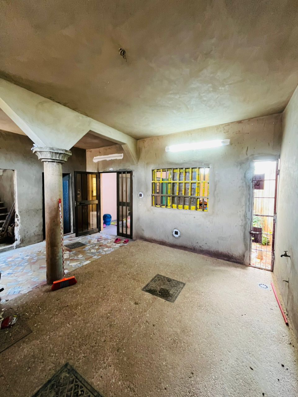 Mini villa 3 chambres avec boutique à louer à Agoe Telessou Entreprise de l'Union