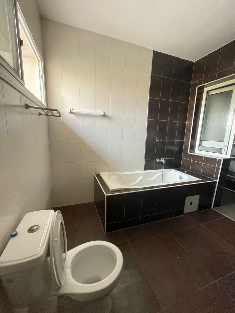 Villa duplex 4 chambres à louer avec piscine à Baguida – Prix à partir de 100 000 FCFA