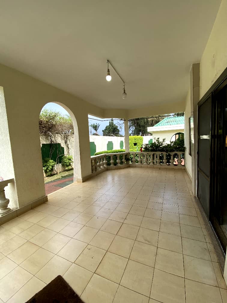 Villa 3 chambres à louer à Forever – 500 000 FCFA