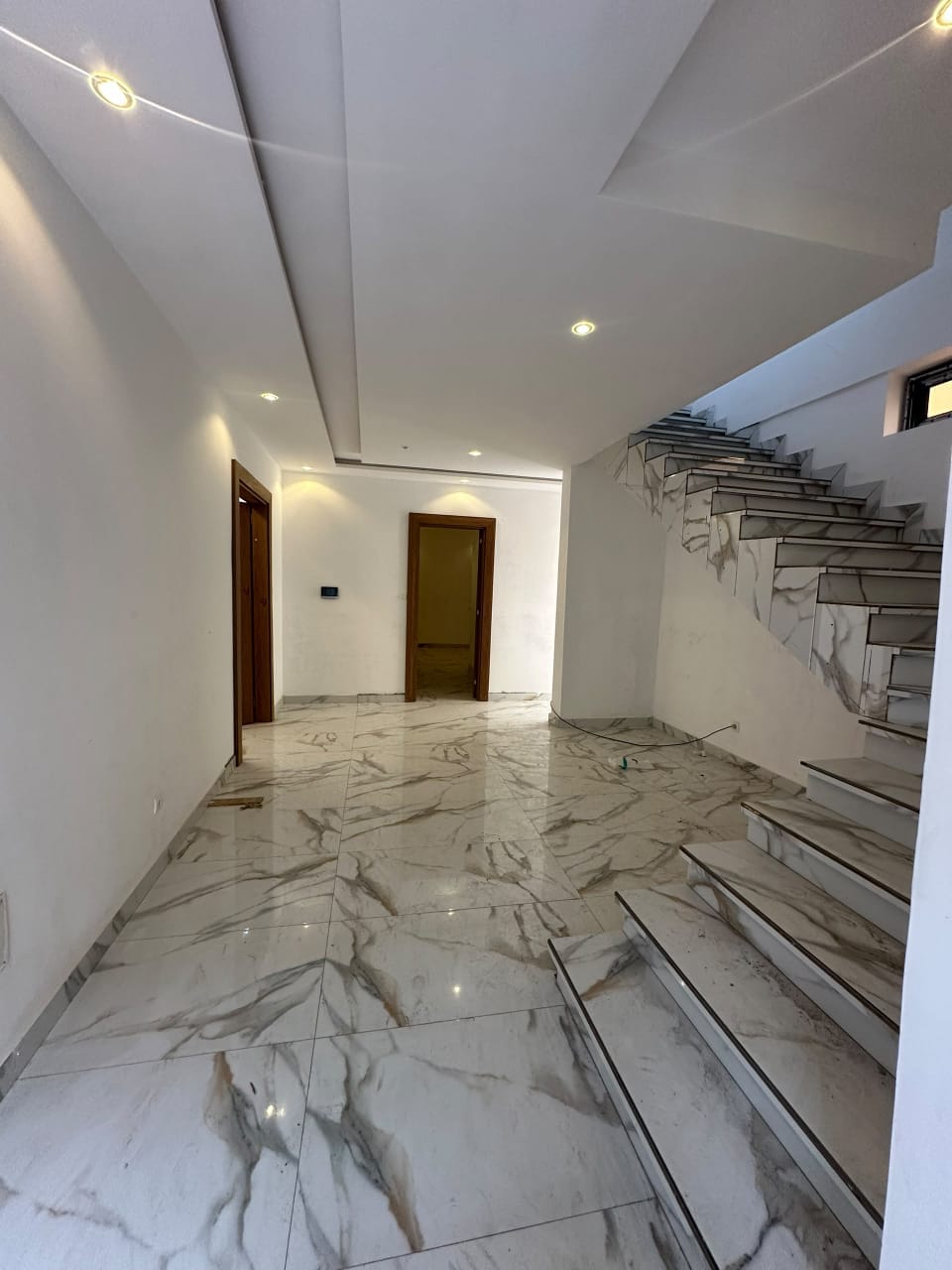 Villa duplex 4 chambres en location proche du goudron à Adidoadin – 800.000 FCFA/mois