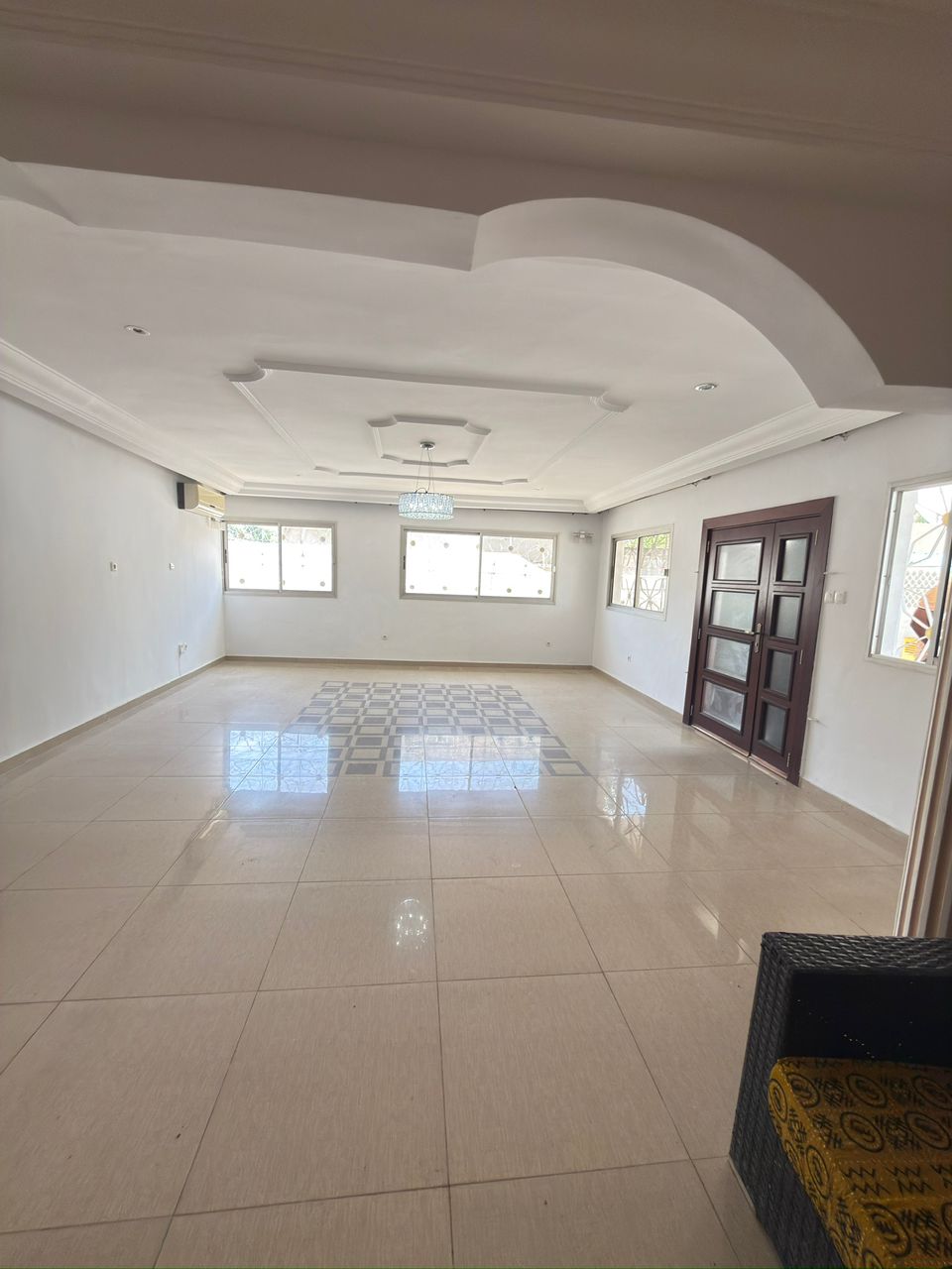 Villa duplex 4 chambres à louer à Nyekonakpoe près du lycée français de Lomé – 800000 FCFA