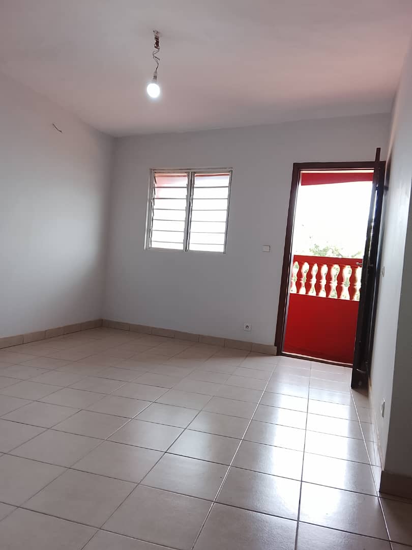 Appartement 2 chambres salon en location à Amadahome – 70 000 FCFA
