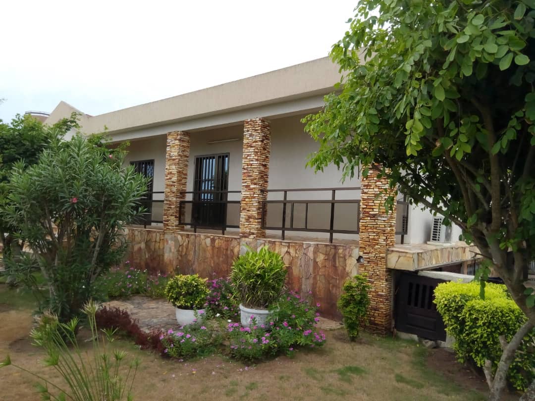 Villa souterraine 4 chambres en vente à Baguida côté plage – 280 millions FCFA