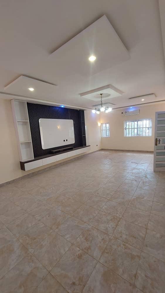 Villa R+2 de 6 chambres en location à Adidogomé Ségbé Rasta