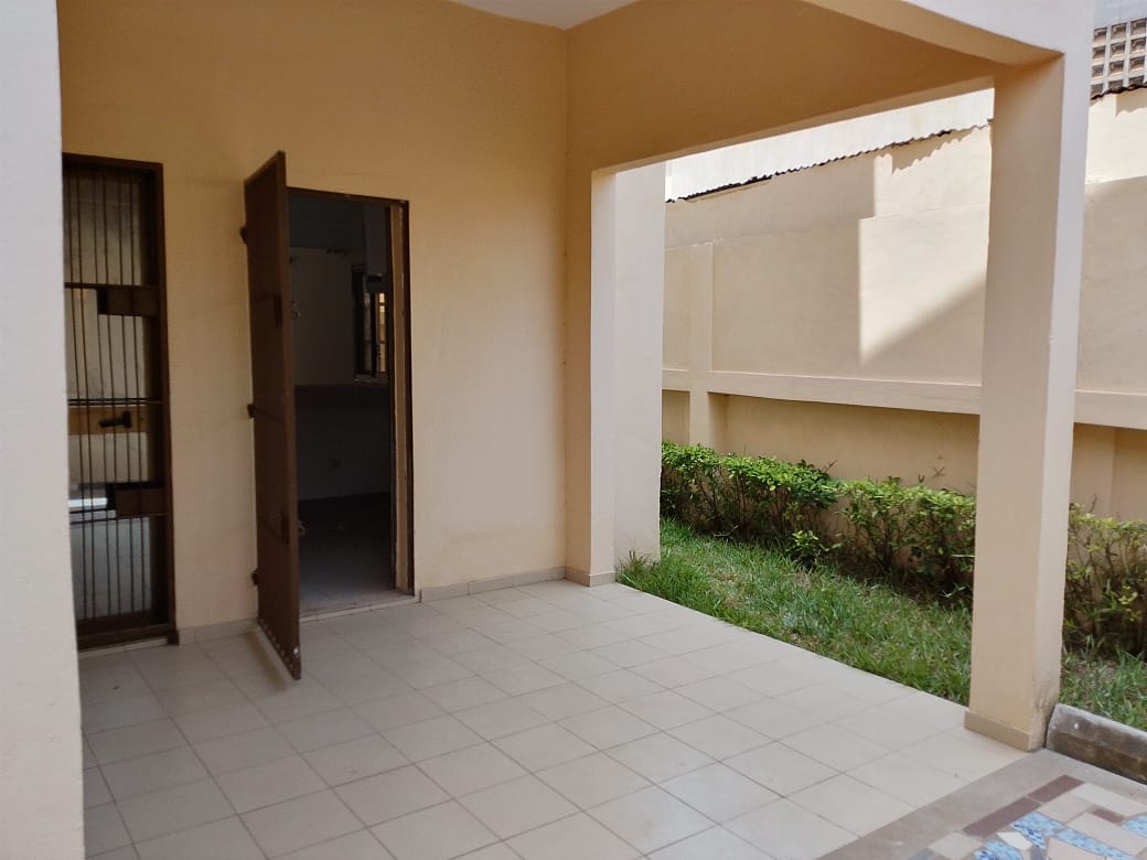 Villa duplex 4 pièces en location à Soviépé – 350 000 FCFA/mois