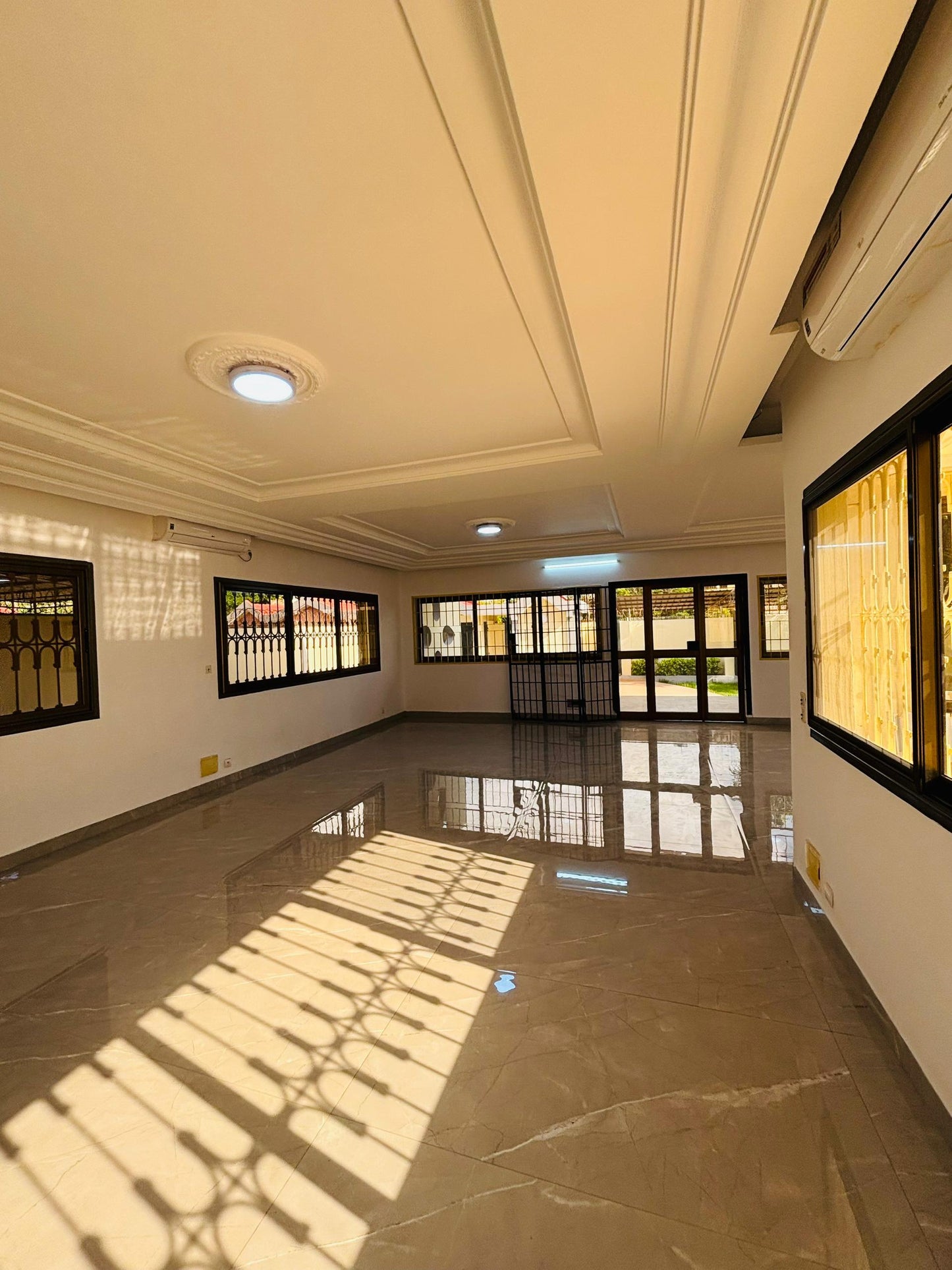 Villa 8 chambres en location à Noukafou-Amina – 800 000 FCFA/mois