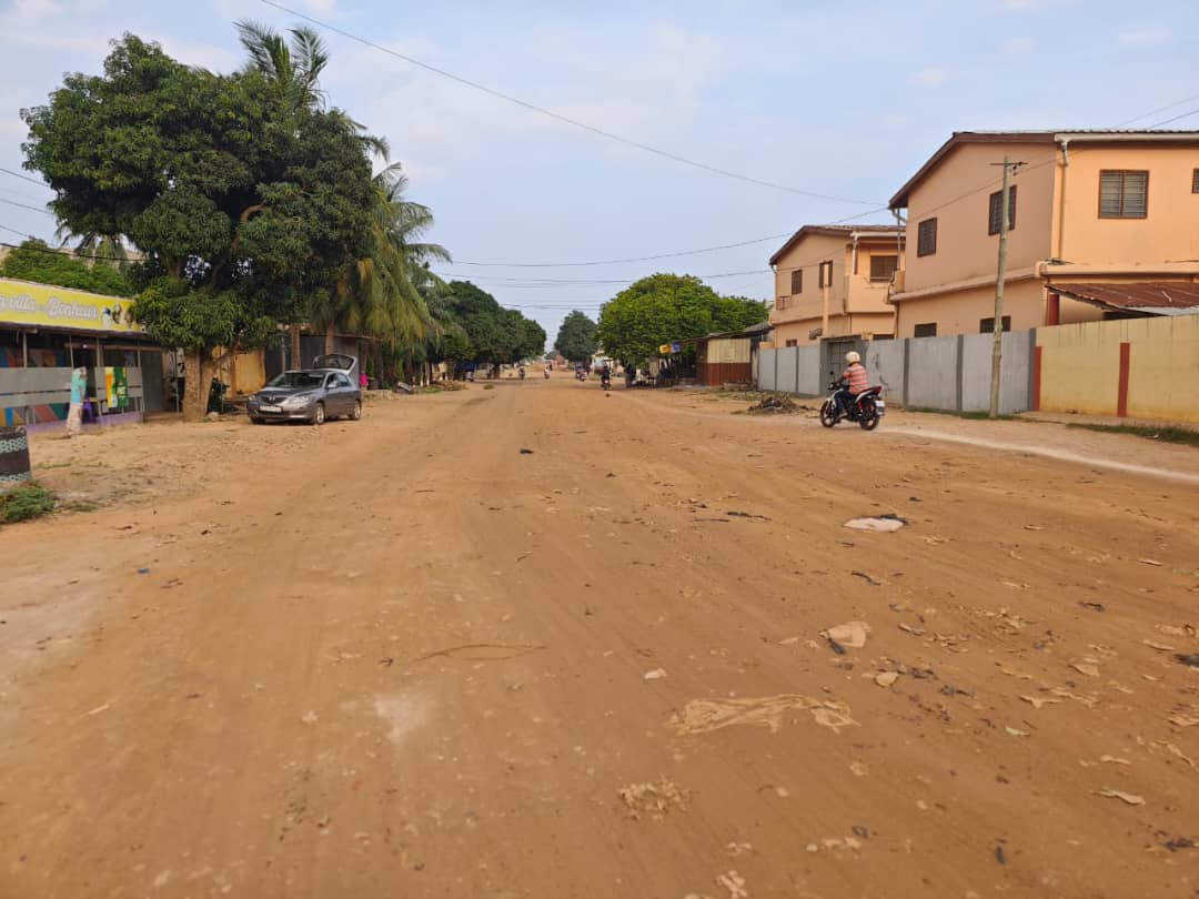 Demi-lot de 300 m² en vente à Adidogomé, proche du goudron – 30 millions FCFA