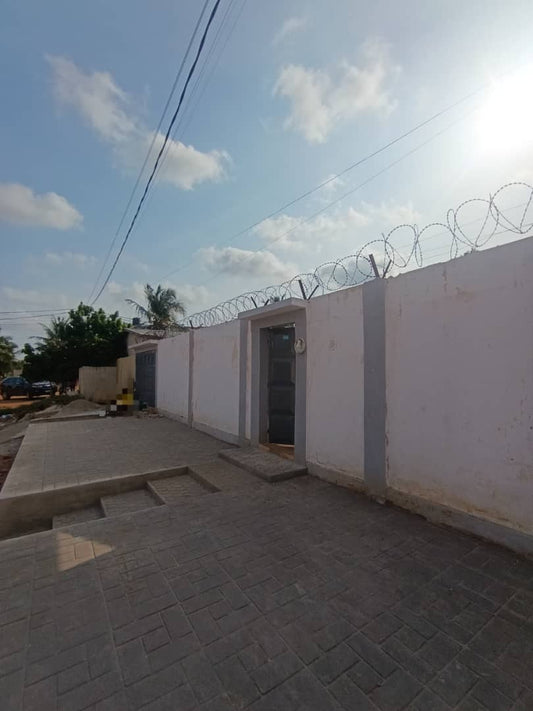 Villa basse à louer à Vakpossito non loin de l'église Témoins de Jéhovah – 80 000 FCFA