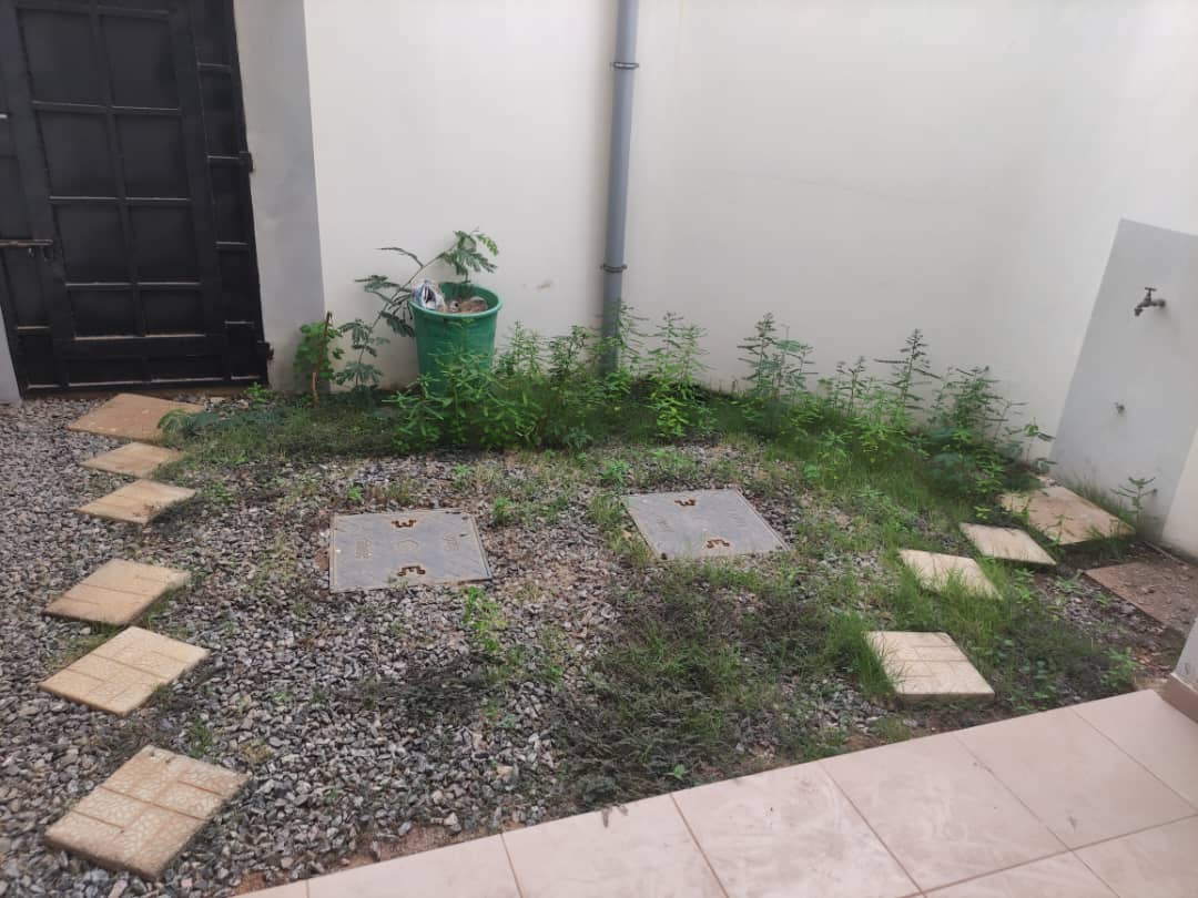Villa 3 chambres à louer à Avedji rails – 300 000 FCFA