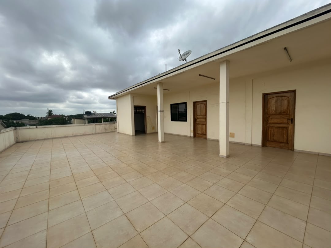 Villa duplex 5 chambres à louer à Agbalepodo – 1.2 million FCFA