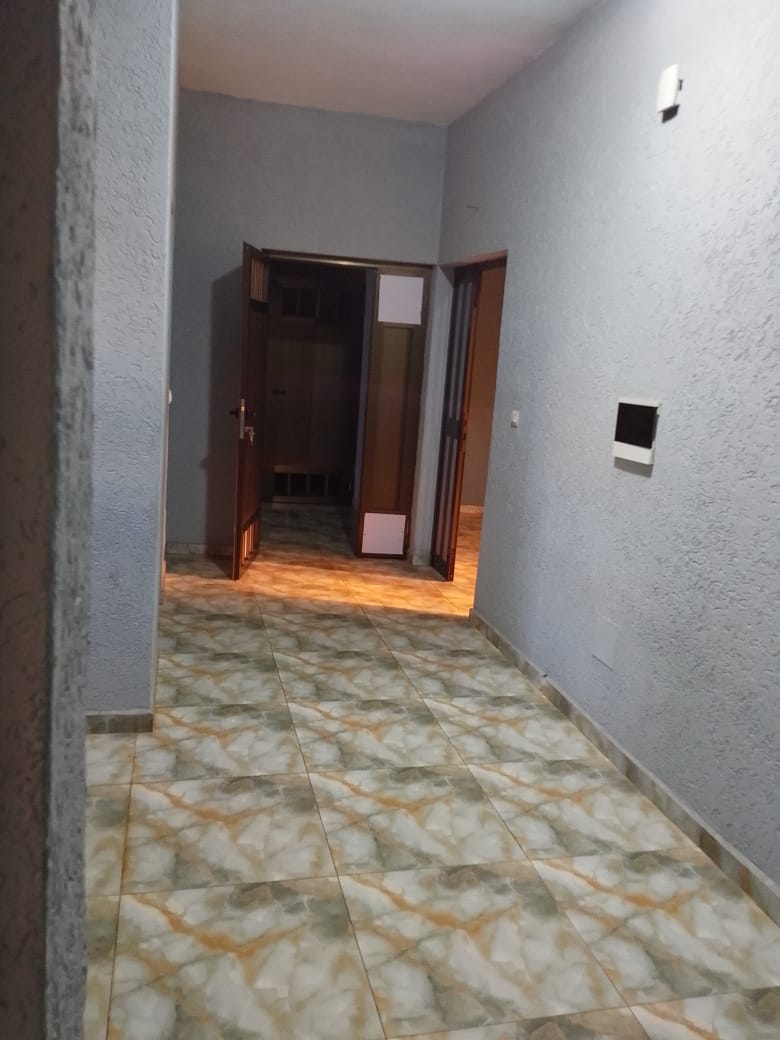 Appartement 2 chambres à louer à Dijdjolé Obu – 90 000 FCFA/mois