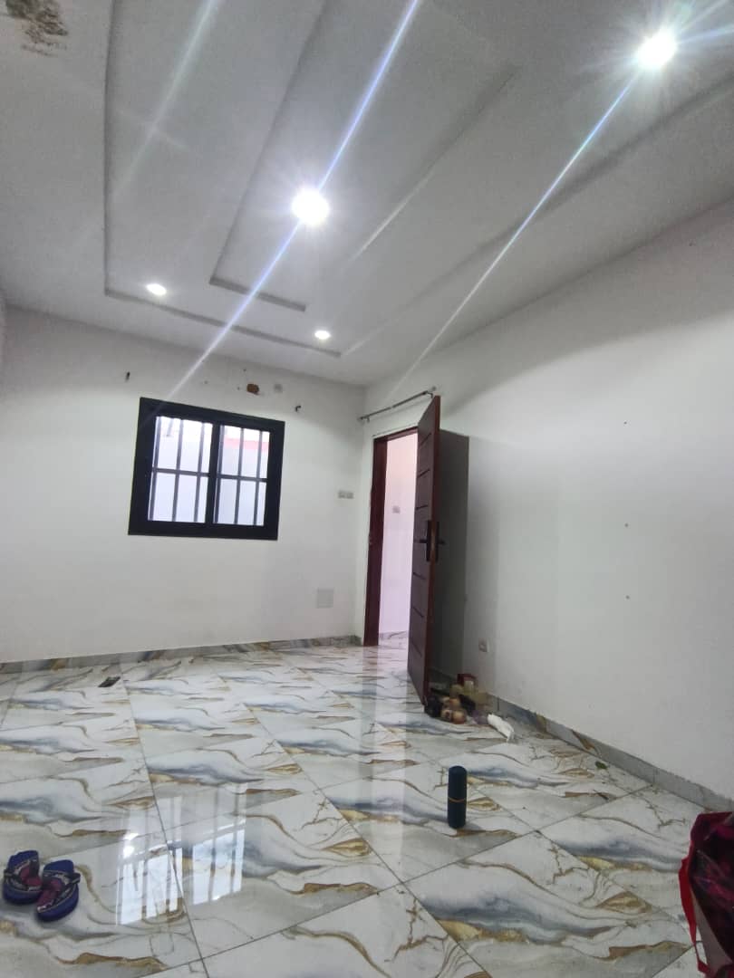 Villa 2 chambres en vente à Zanguéra (derrière UCAO) – 27 000 000 FCFA