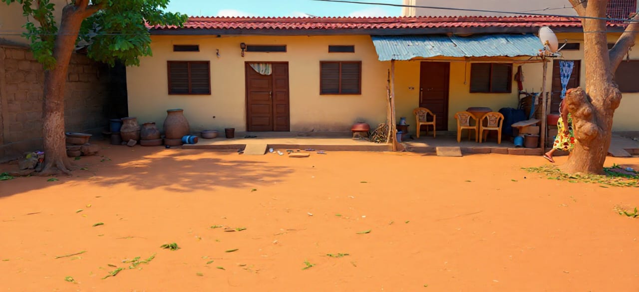 Terrain de 600 m² en vente à Agoè Assiyéyé Fiovi, proche goudron – 57 000 000 FCFA