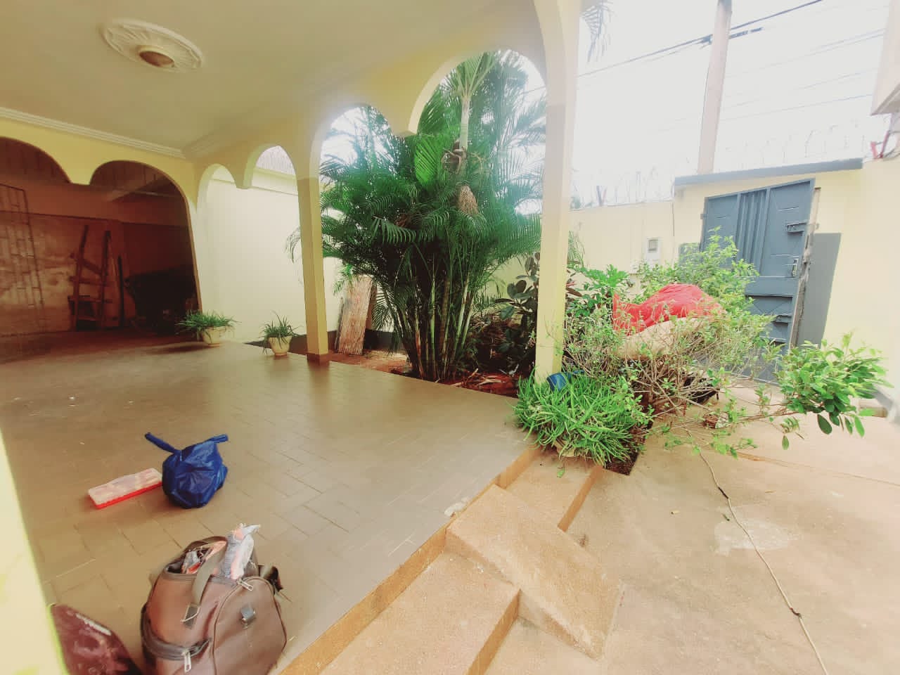 Villa 4 chambres en location à Avedji Opera au bord du goudron – 230 000 FCFA/mois