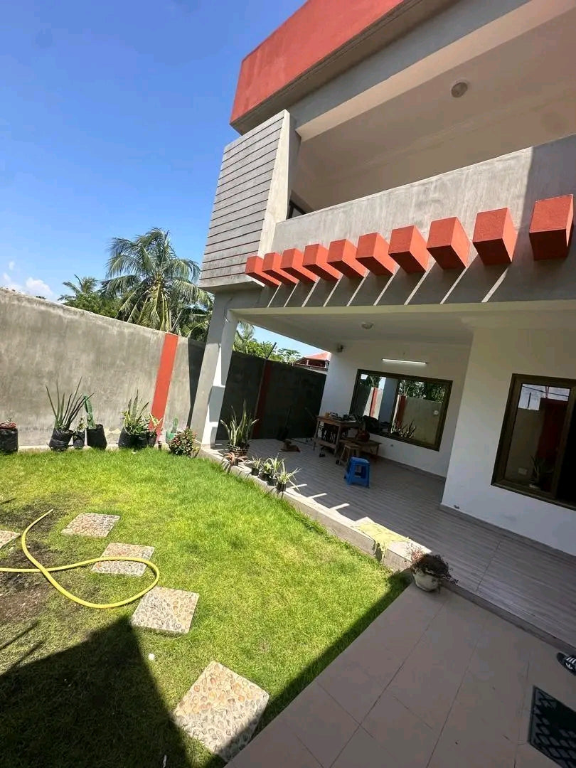 Villa 4 chambres à louer à Baguida monument plage – 400000 FCFA