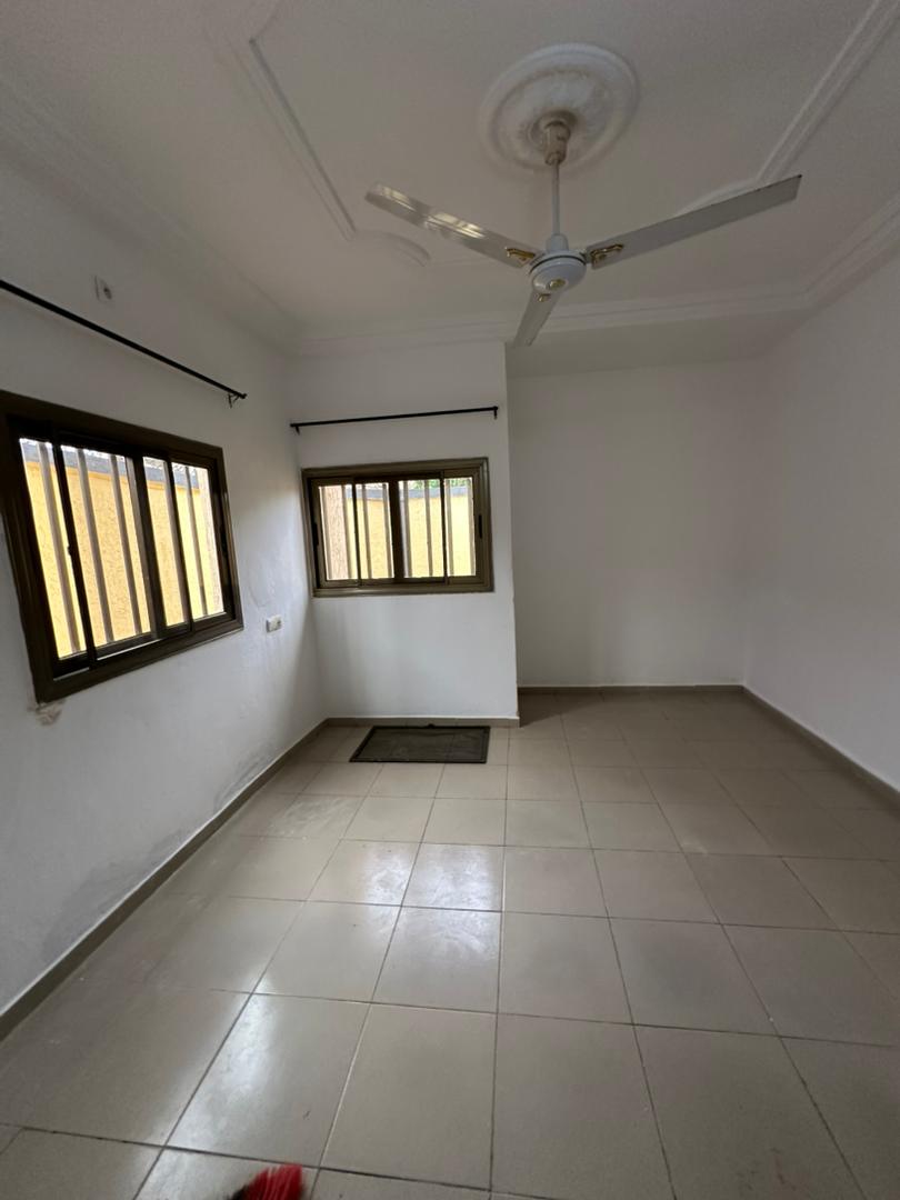 Appartement 3 chambres salon à louer à Avedji derrière école la volonté - 150 000 FCFA
