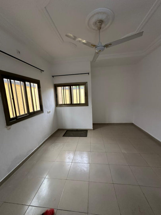 Appartement 3 chambres salon à louer à Avedji derrière école la volonté - 150 000 FCFA