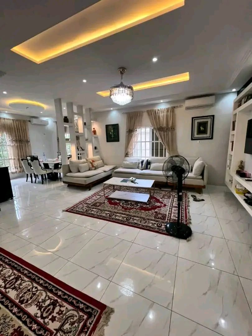Villa duplex 9 pièces en vente à Djidjole – 260 millions FCFA