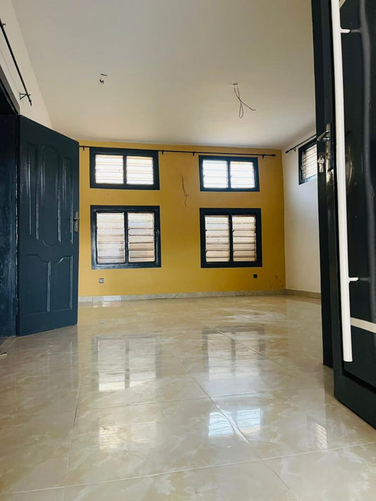Appartement 2 chambres en location à Adidogomé Sagbado Logoté, 300m du goudron – 100000 FCFA/mois