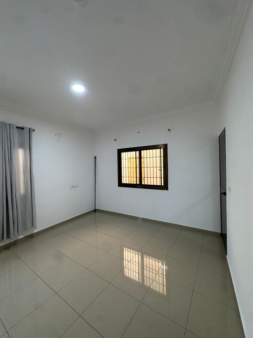 Villa duplex 3 chambres à louer à Avepozo proche du goudron – 300000 FCFA/mois