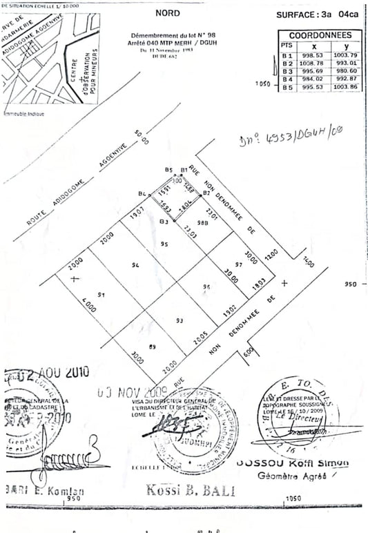Terrain d'un demi-lot en vente en angle de rue au bord du goudron à Agoé Cacavéli – 55 millions FCFA