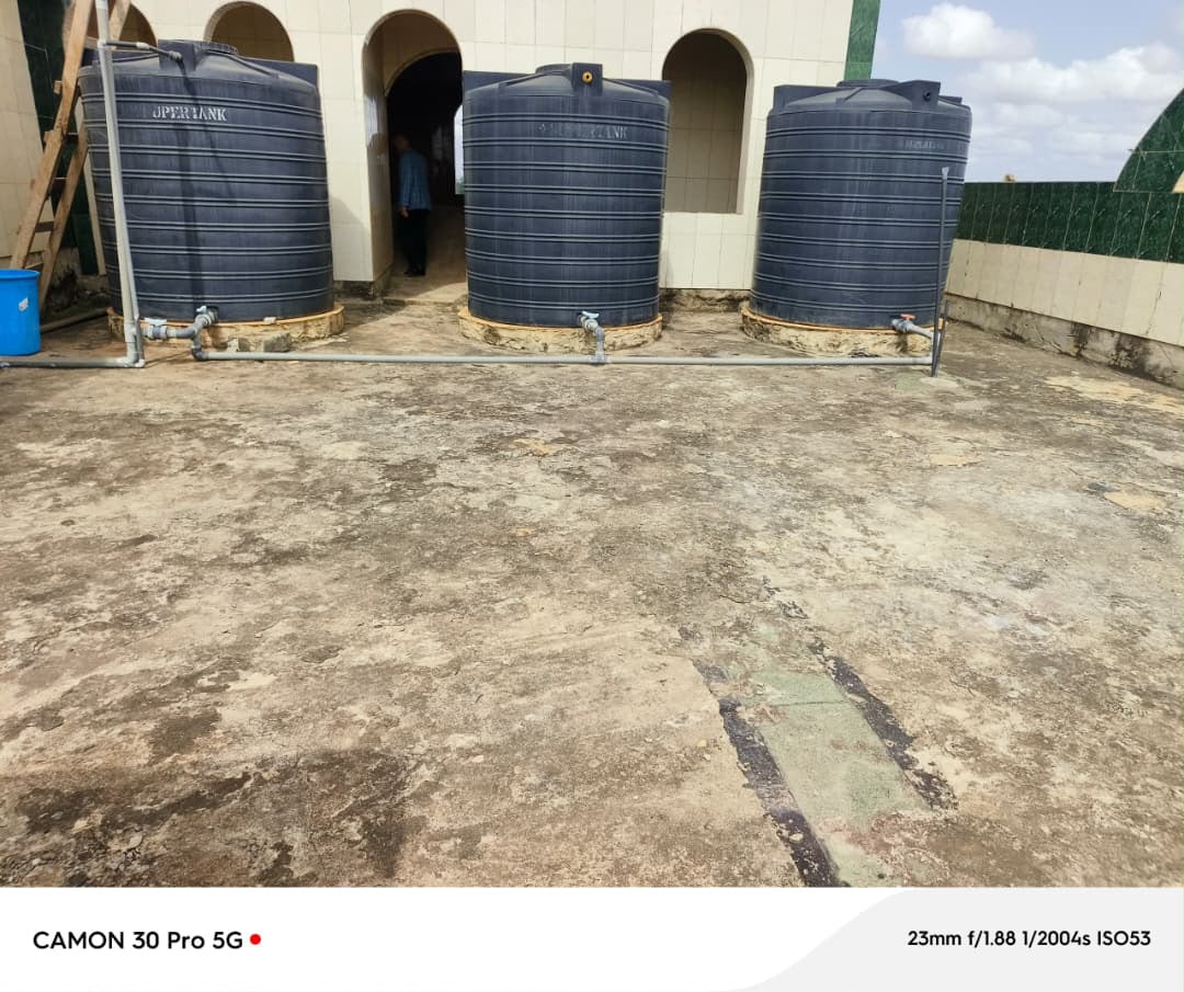 Hôtel en vente sur 2 lots en angle de rue à Apessito – 210 millions FCFA
