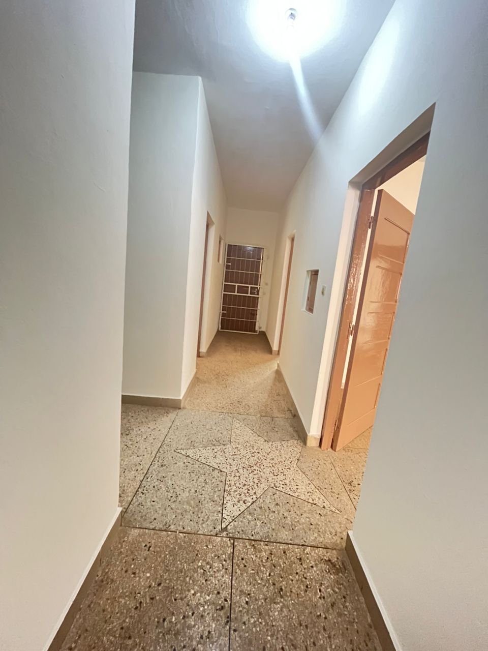 Villa 4 chambres à louer à Totsi TK – 350 000 FCFA