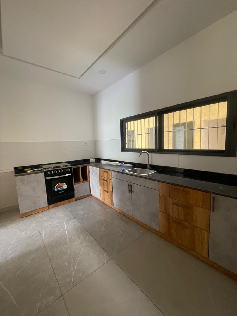 Villa 3 chambres à louer à Attikoumé – 500 000 FCFA/mois