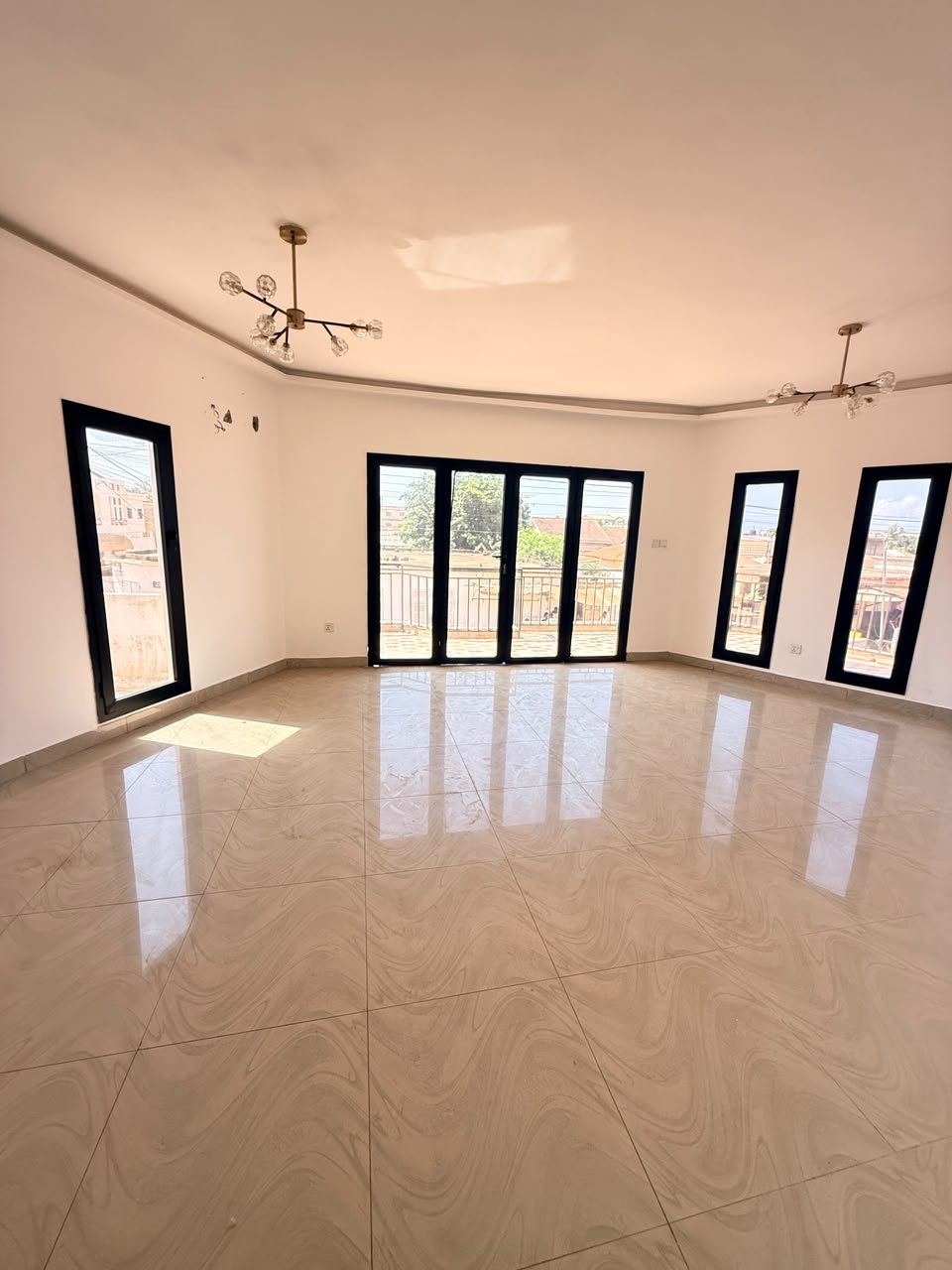 Villa 6 chambres à louer à Nyekonakpoé – 800 000 FCFA
