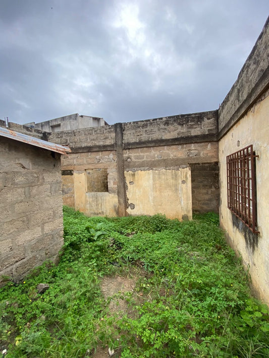 Villa duplex meublé 3 chambres à louer à Agoe Réserve proche du goudron – 700.000 FCFA
